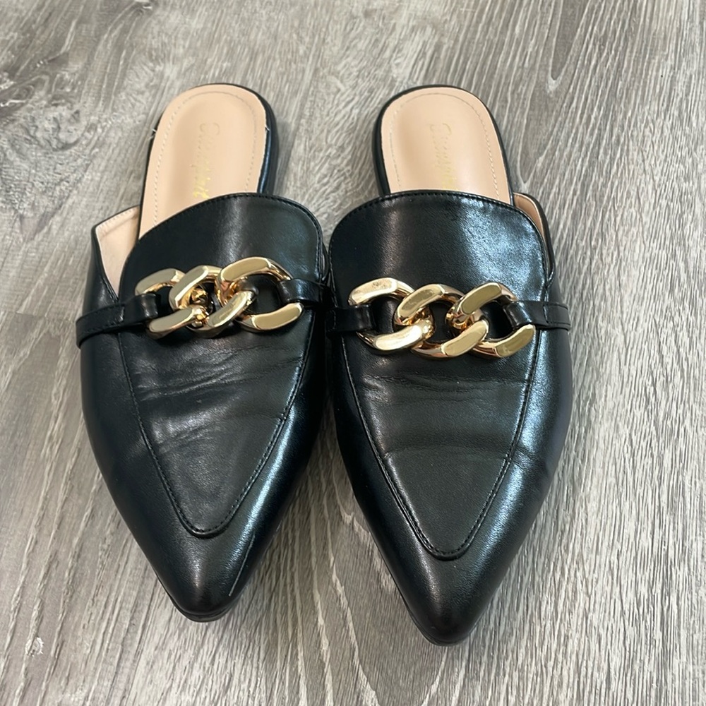 Women’s 8M black pointed toe mule with gold detail